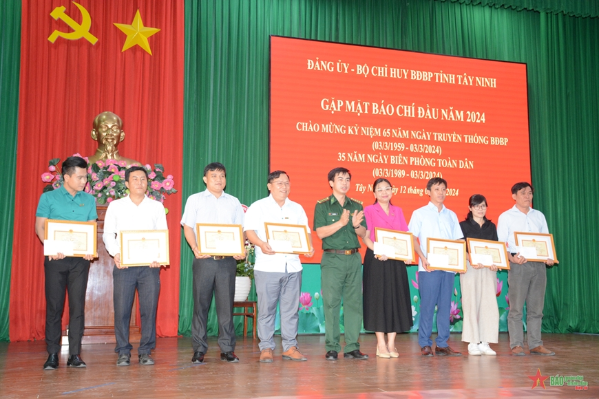 Đẩy mạnh tuyên truyền xây dựng nền biên phòng toàn dân vững mạnh